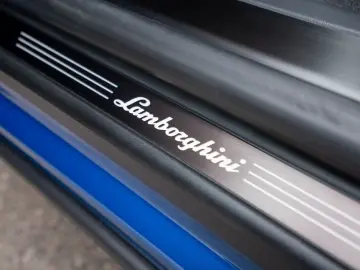 Urus S 23  B&O PANO MASSAGE NACHTSICHT PARK-ASSI