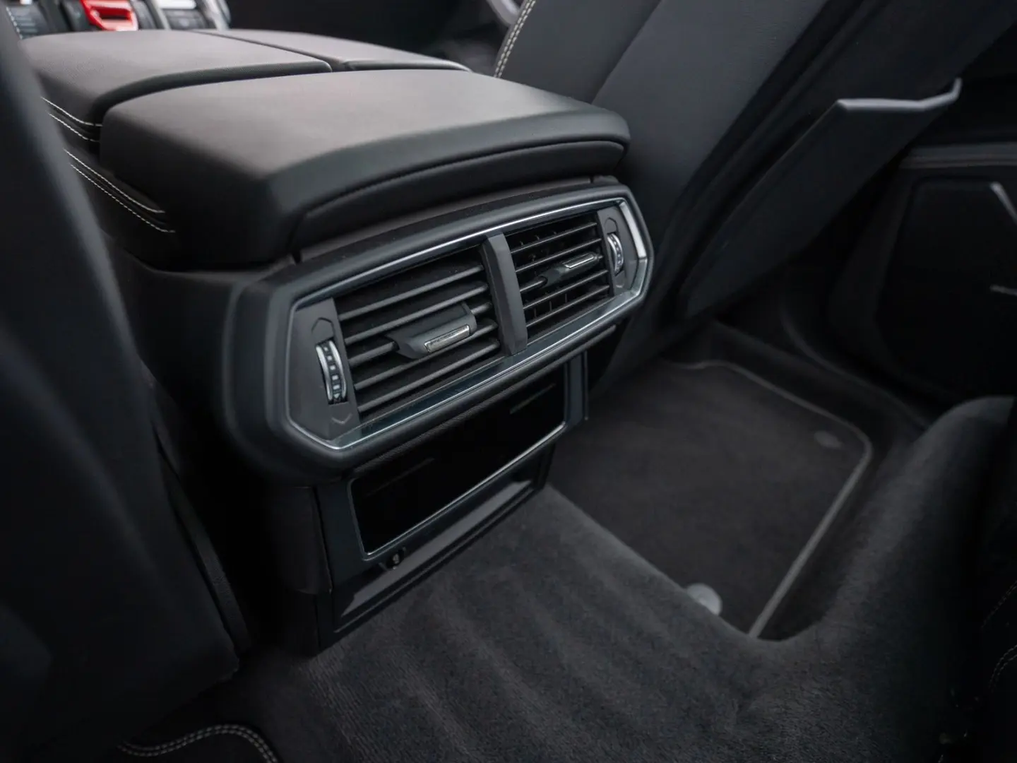 Urus S 23  B&O PANO MASSAGE NACHTSICHT PARK-ASSI