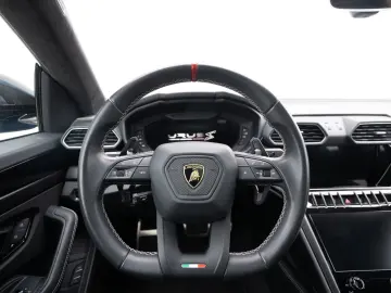 Urus S 23  B&O PANO MASSAGE NACHTSICHT PARK-ASSI