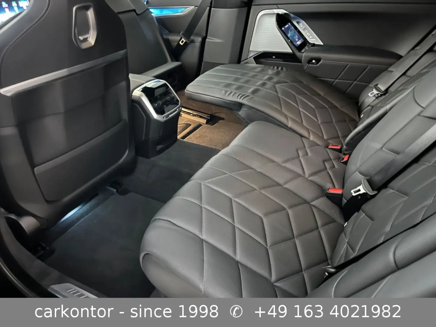 M760e xDrive  M SPORT PRO LOUNGE SEATING PA SKY