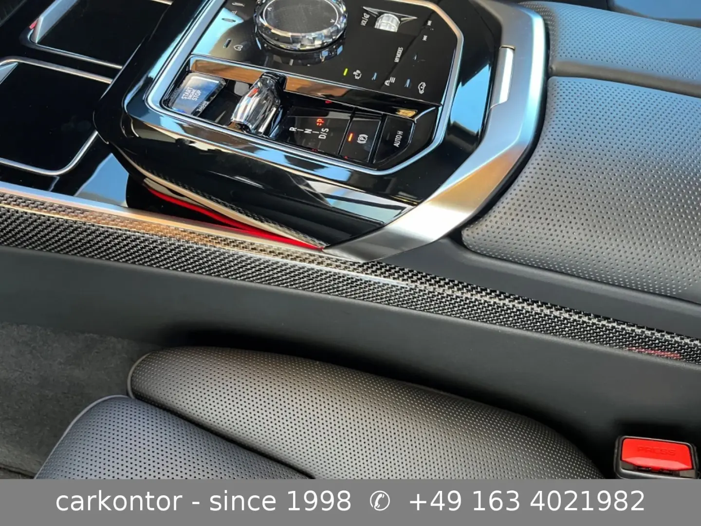 M760e xDrive  M SPORT PRO LOUNGE SEATING PA SKY