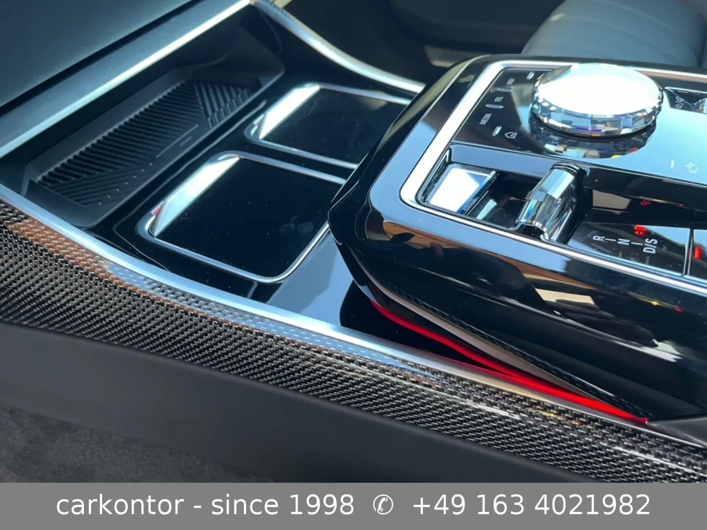 M760e xDrive  M SPORT PRO LOUNGE SEATING PA SKY