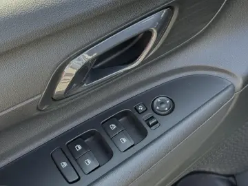 Hyundai Bayon 1.0 T-GDI M-Hybrid 100 CP 7DCT Led Line