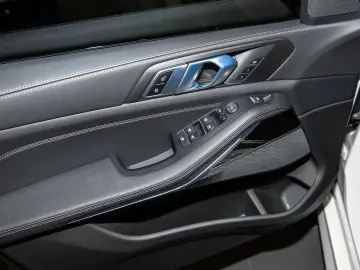 X5 xDrive30d M Sport TemperedCupHolder CarbonFiber 22