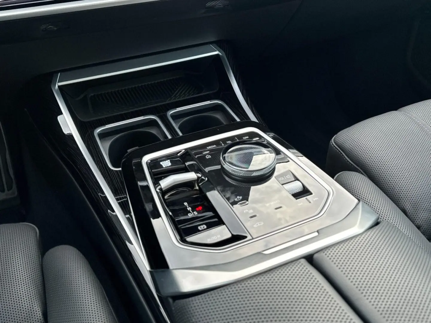 740d M Sport Pro HUD B W 360  Stdhz