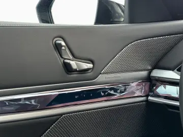 740d M Sport Pro HUD B W 360  Stdhz