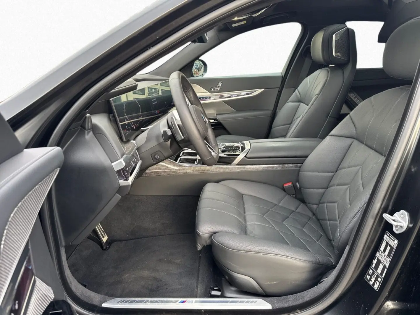 740d M-Sport INDIVIDUAL Fond-Entertainment SkyL