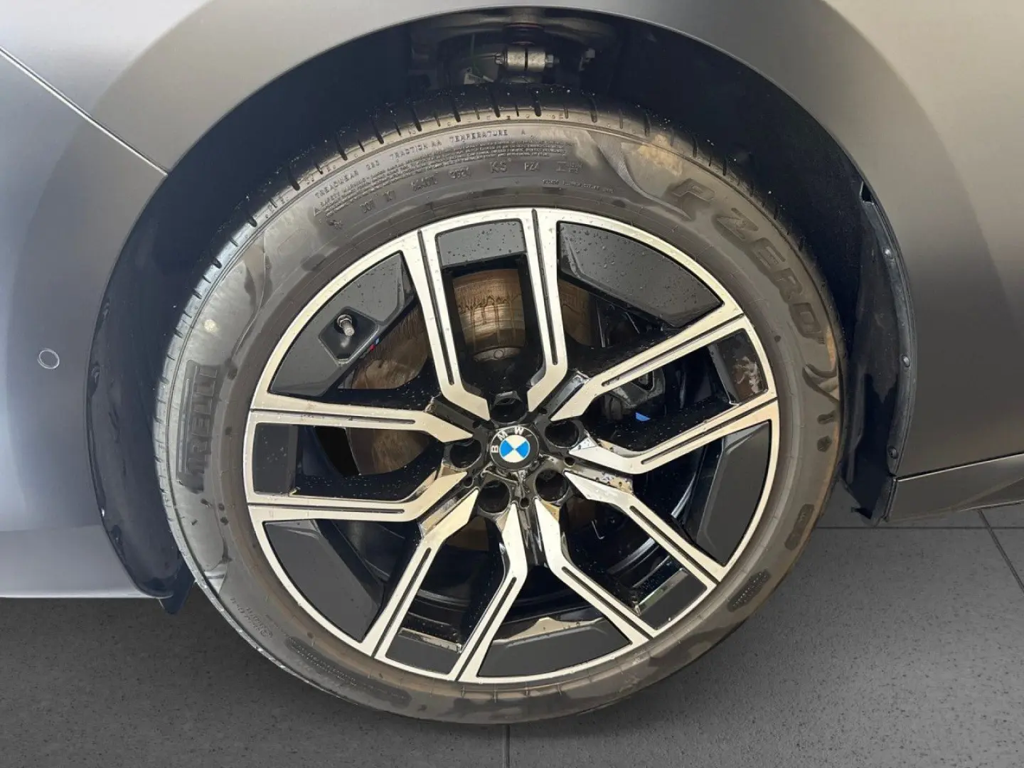 740d M-Sport INDIVIDUAL Fond-Entertainment SkyL