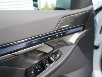 BMW 520 i M Sport ICONIC 360 HEADUP KEY