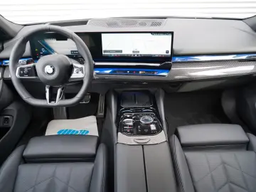 BMW 520 i M Sport ICONIC 360 HEADUP KEY