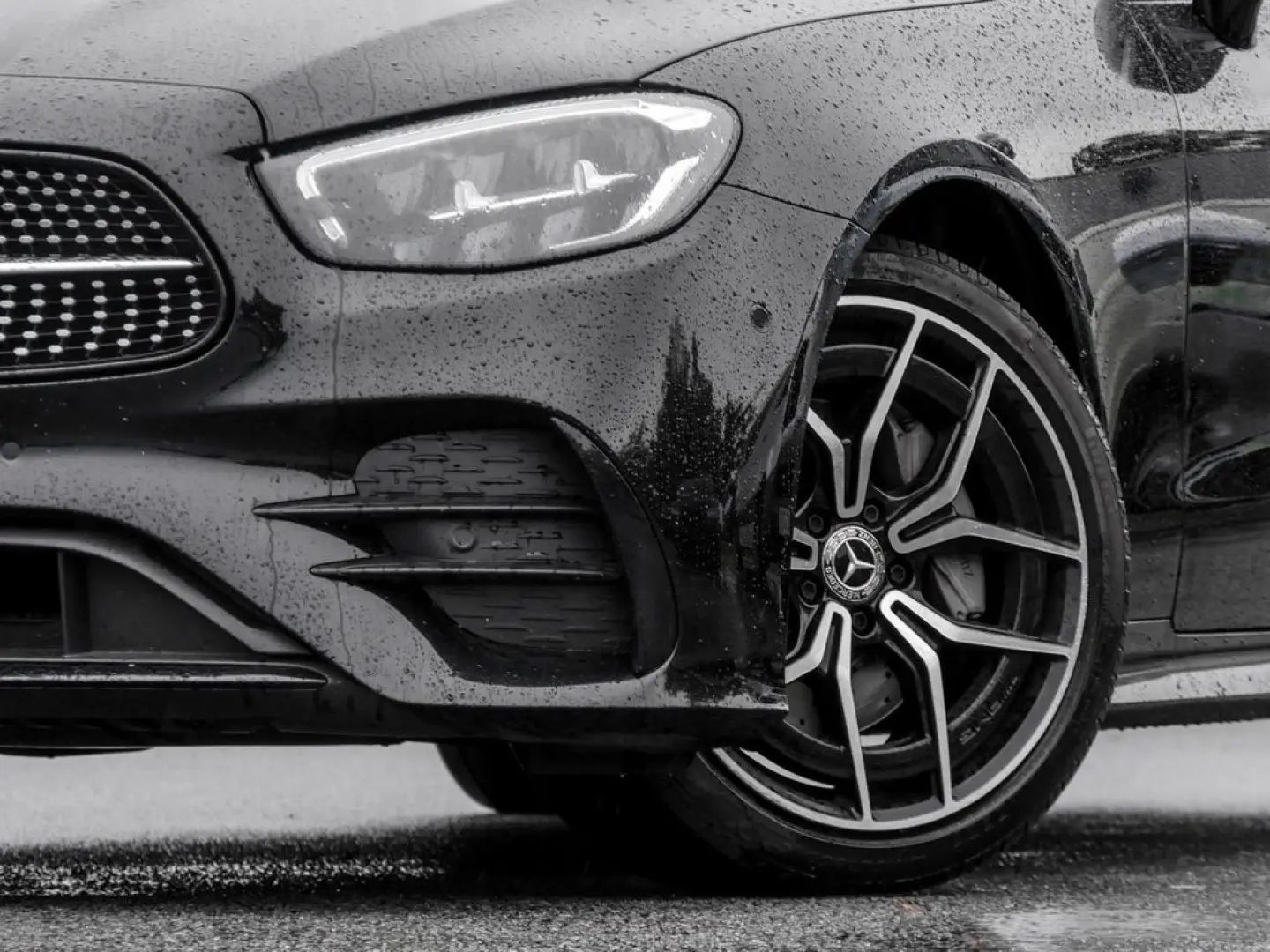 E 220 d Coupé  AMG NIGHT KEYL LED NAVI PANO KAM