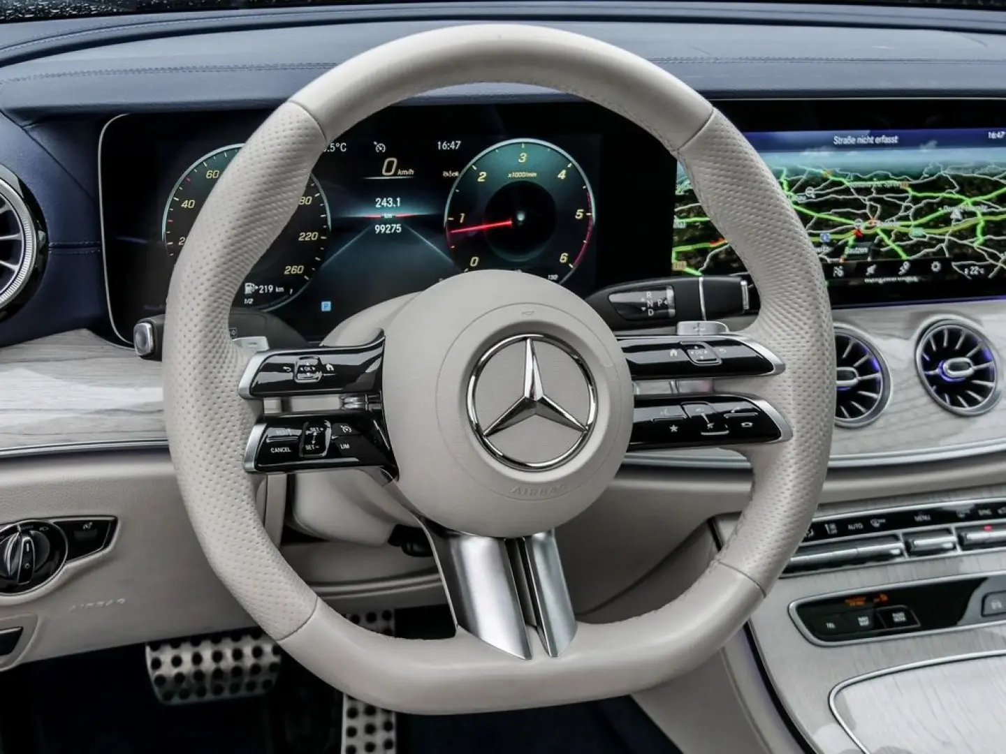 E 220 d Coupé  AMG NIGHT KEYL LED NAVI PANO KAM