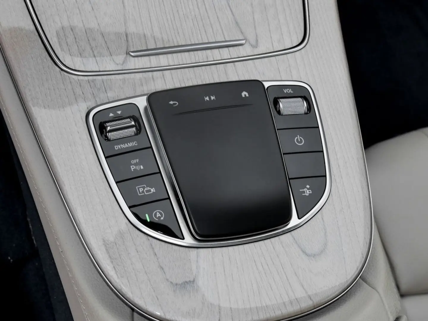 E 220 d Coupé  AMG NIGHT KEYL LED NAVI PANO KAM