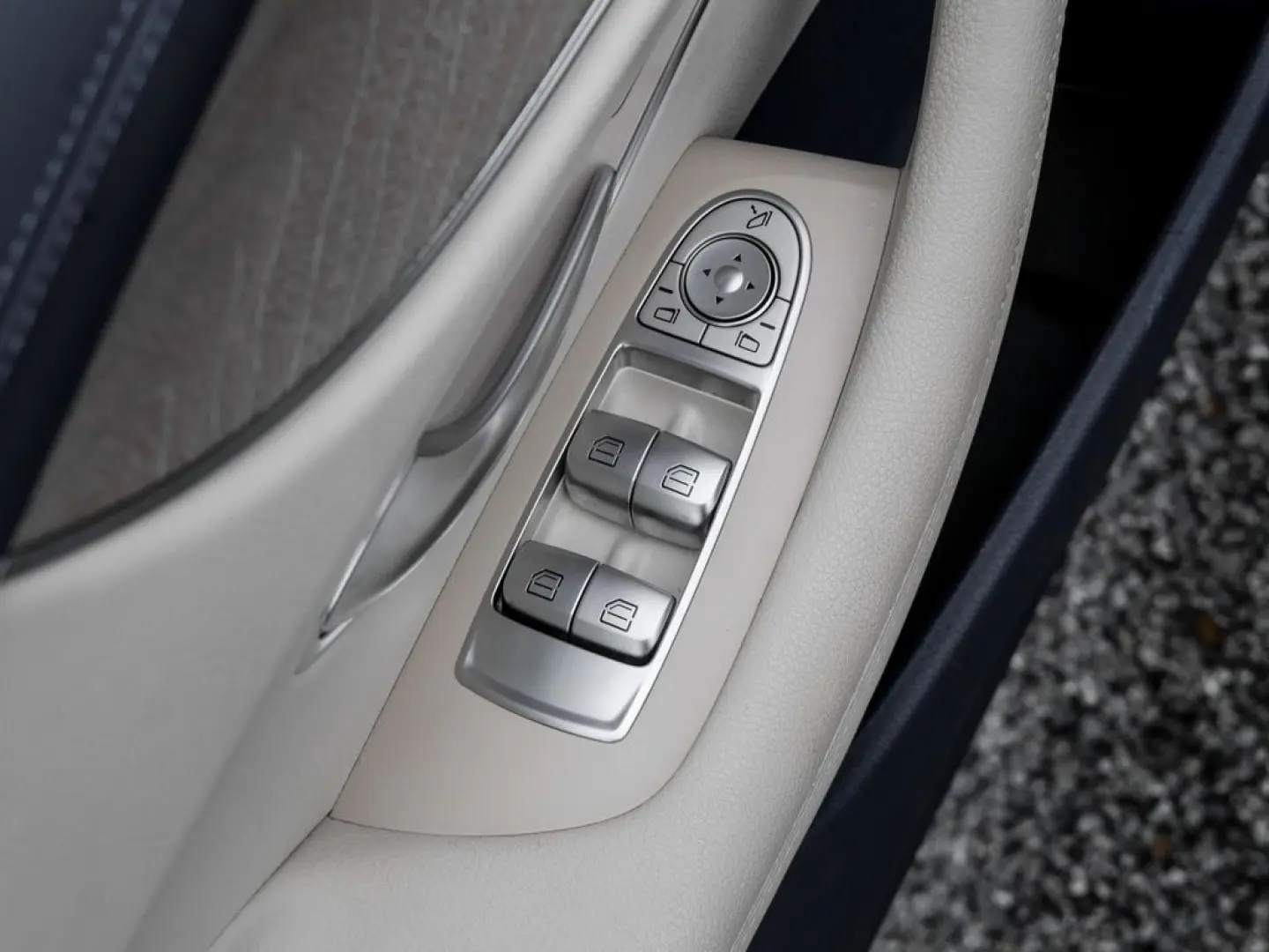 E 220 d Coupé  AMG NIGHT KEYL LED NAVI PANO KAM