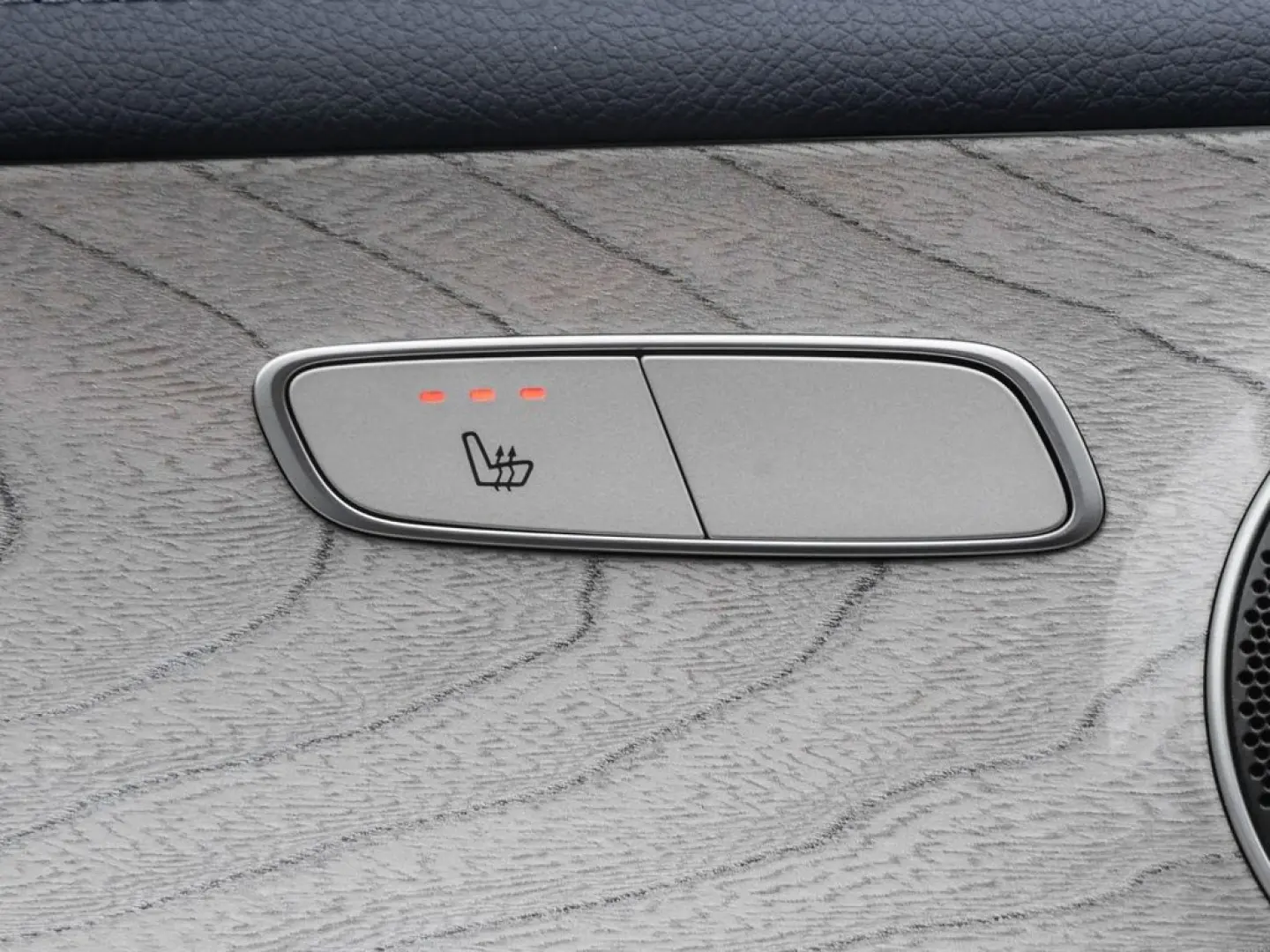 E 220 d Coupé  AMG NIGHT KEYL LED NAVI PANO KAM