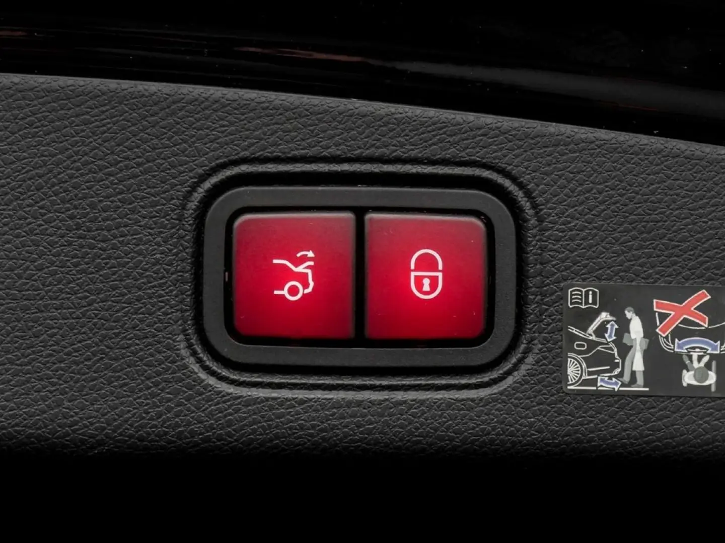 E 220 d Coupé  AMG NIGHT KEYL LED NAVI PANO KAM