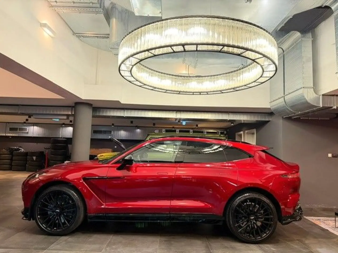 DBX 707 V8 CARBON Q-PAINT NIGHTPAKET 707PS