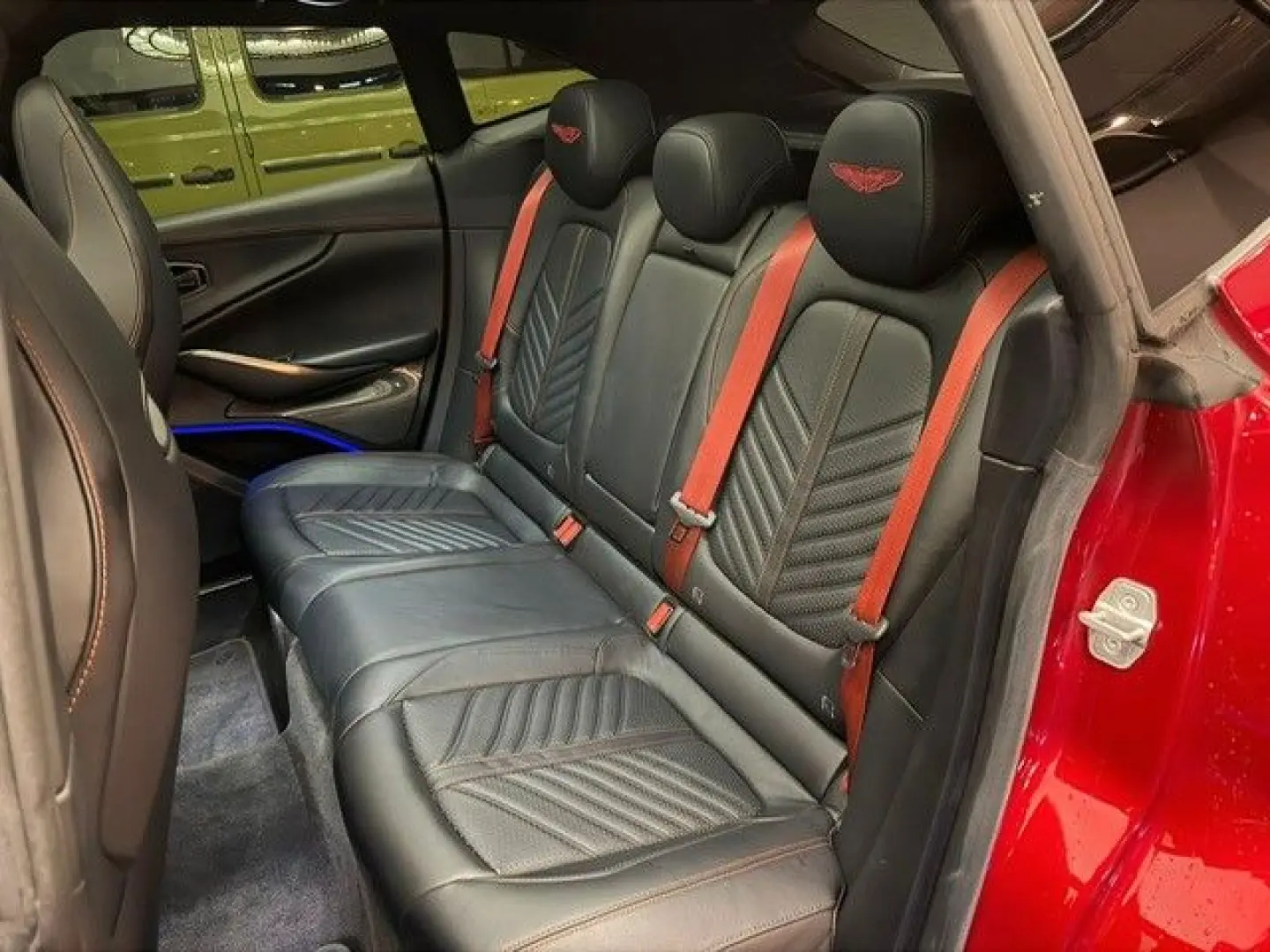 DBX 707 V8 CARBON Q-PAINT NIGHTPAKET 707PS