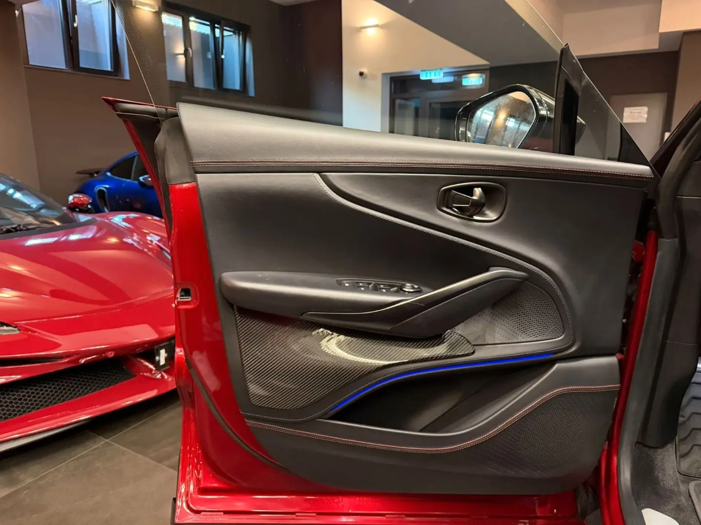 DBX 707 V8 CARBON Q-PAINT NIGHTPAKET 707PS