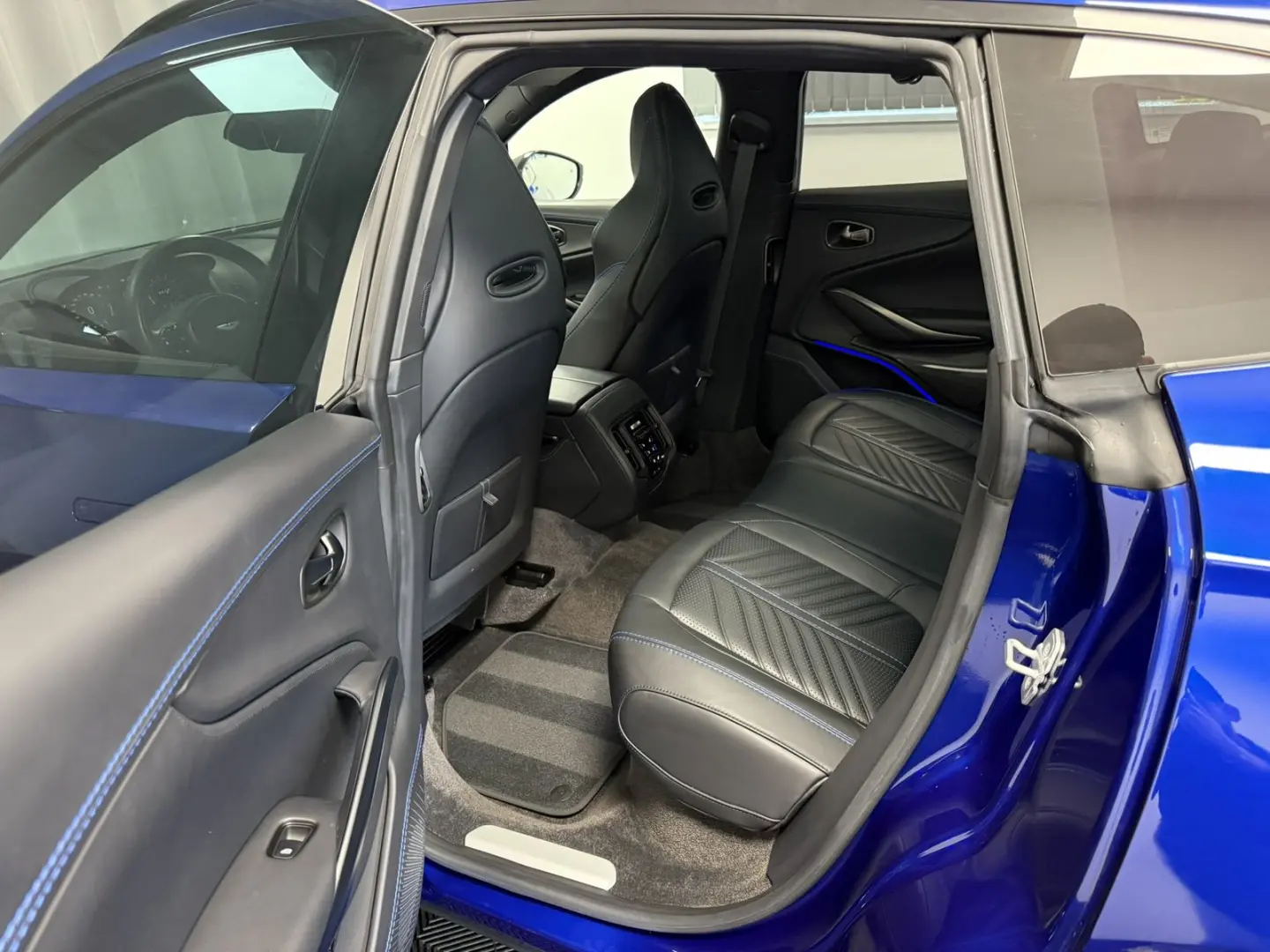 DBX 707   Ion Blue Signature Metallic   Carbon