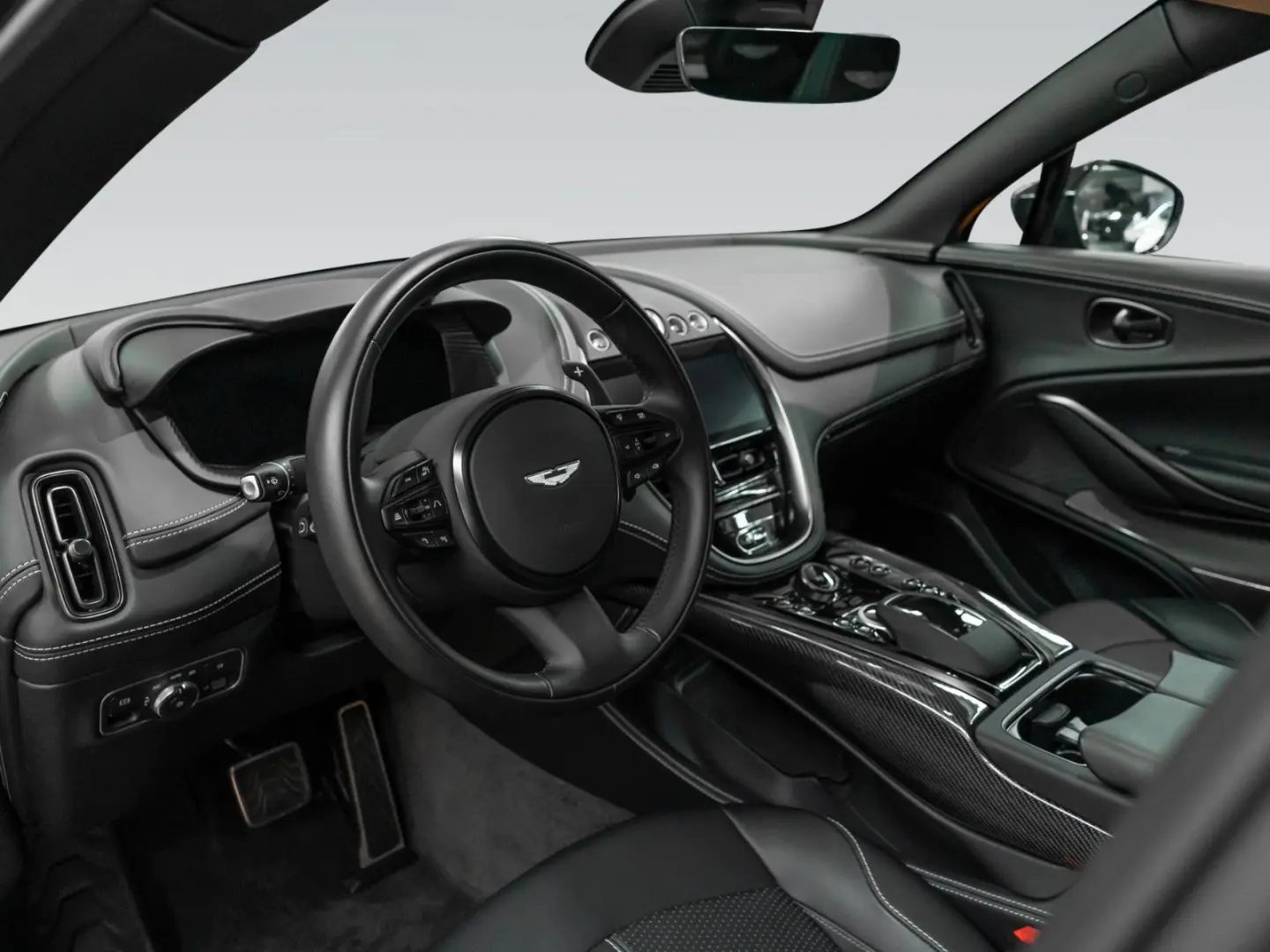 DBX 707   Q Carbon Interieur   Premium Audio