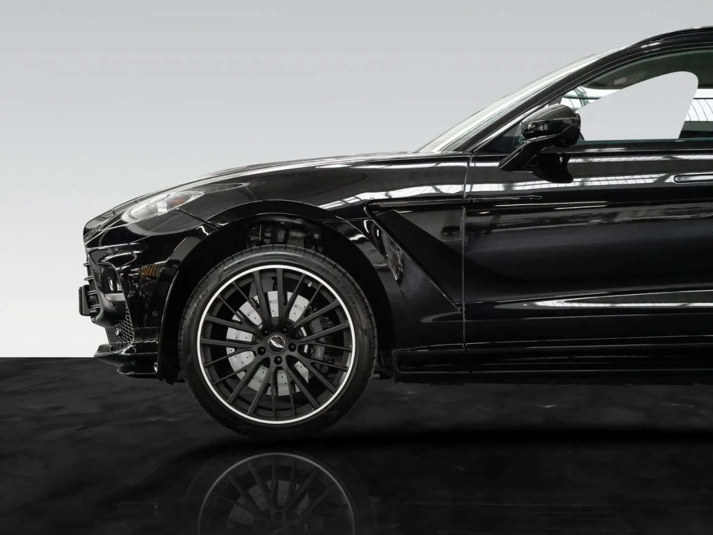 DBX 707   Q Carbon Interieur   Premium Audio