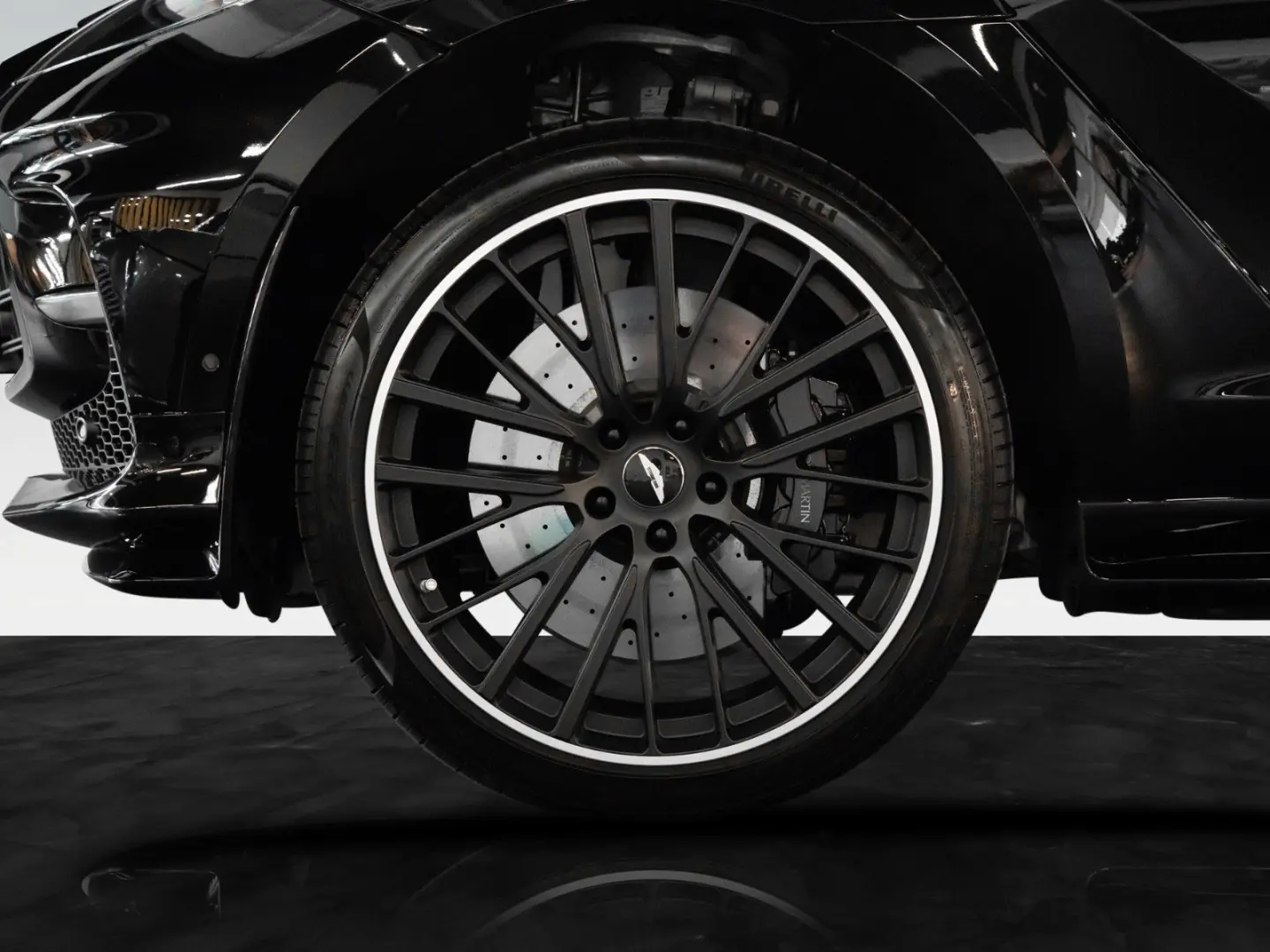 DBX 707   Q Carbon Interieur   Premium Audio