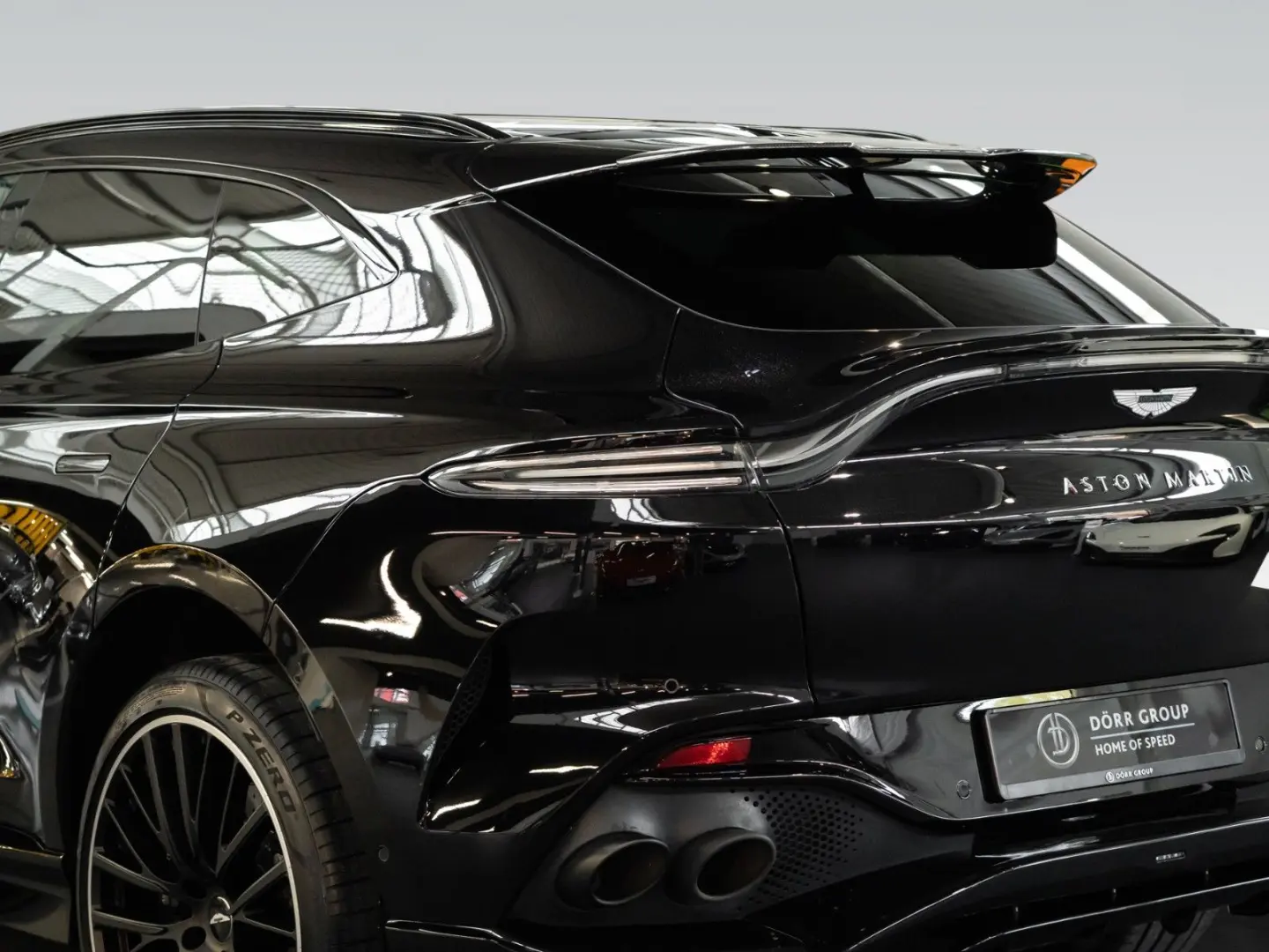 DBX 707   Q Carbon Interieur   Premium Audio