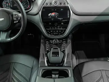 DBX 707   Q Carbon Interieur   Premium Audio