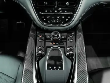 DBX 707   Q Carbon Interieur   Premium Audio