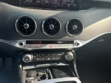 Kia Stinger 3.3 T-GDI 8AT AWD GT