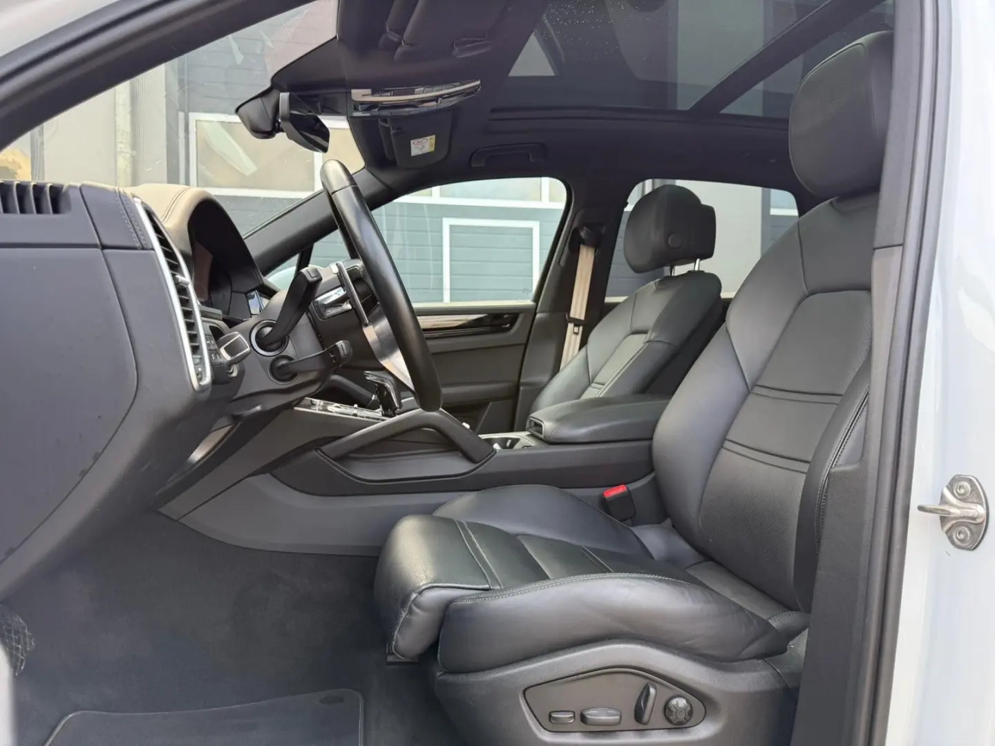 Cayenne E-Hybrid Platinum Edition AHK Pano Alu21