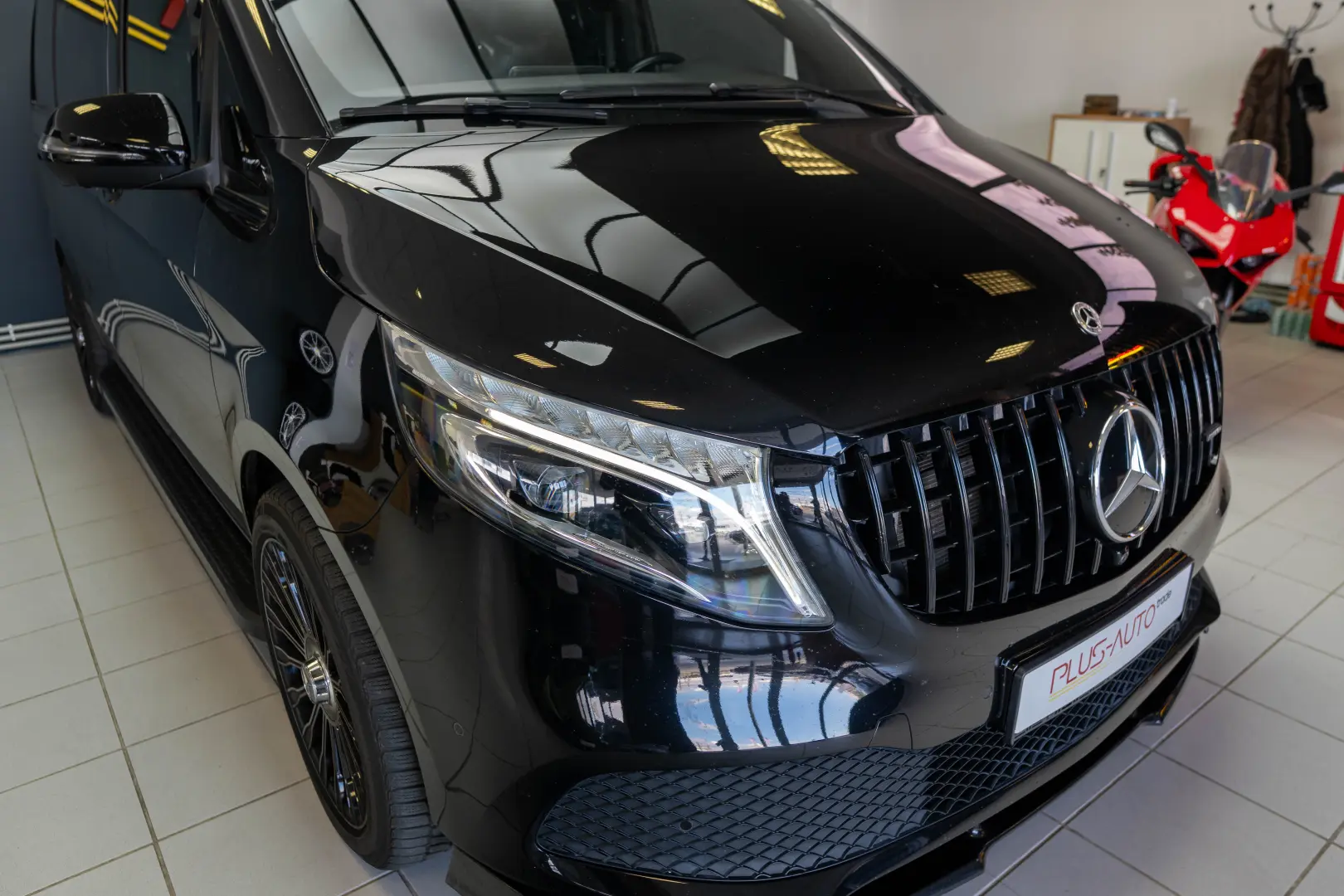 Mercedes-Benz V 300 d Combi Lung 237 CP AWD 9AT AVANTGARDE