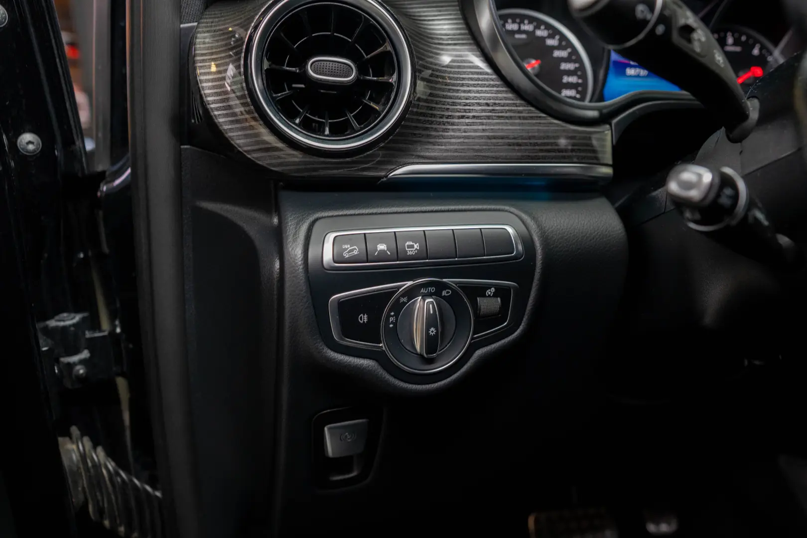 Mercedes-Benz V 300 d Combi Lung 237 CP AWD 9AT AVANTGARDE