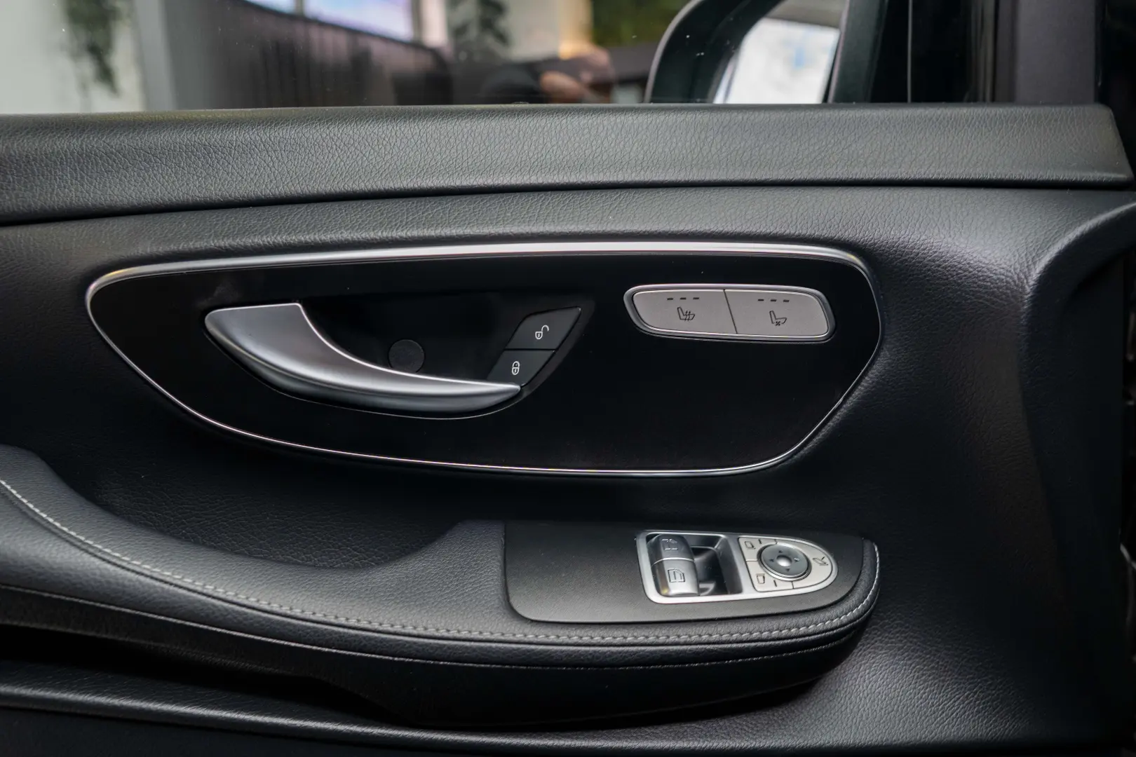 Mercedes-Benz V 300 d Combi Lung 237 CP AWD 9AT AVANTGARDE