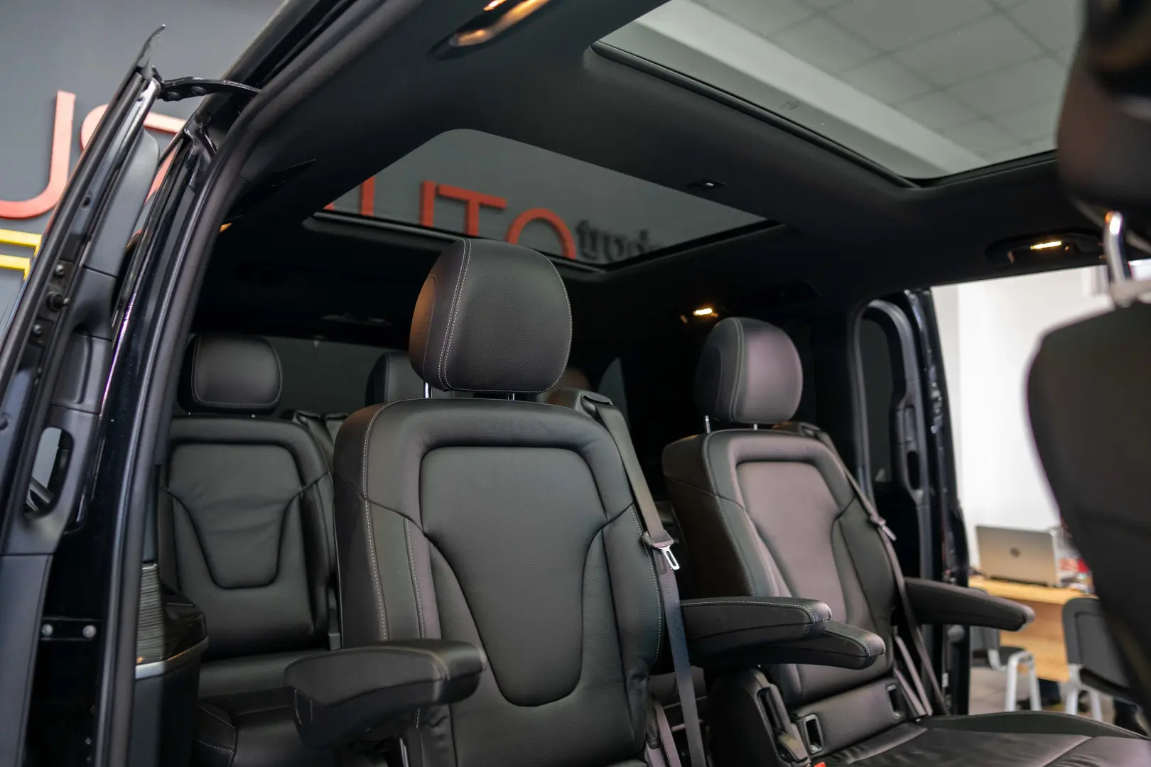 Mercedes-Benz V 300 d Combi Lung 237 CP AWD 9AT AVANTGARDE