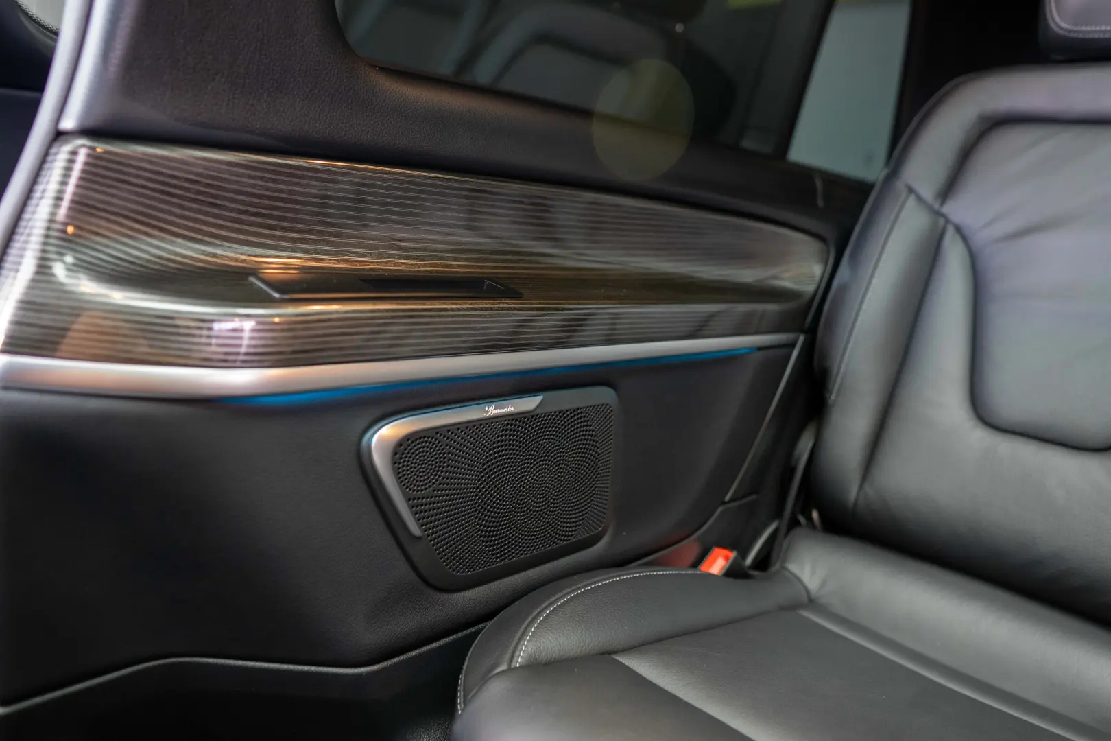 Mercedes-Benz V 300 d Combi Lung 237 CP AWD 9AT AVANTGARDE