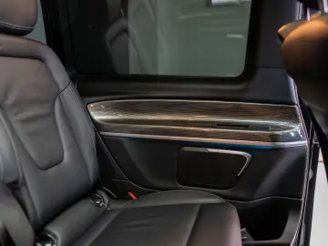 Mercedes-Benz V 300 d Combi Lung 237 CP AWD 9AT AVANTGARDE