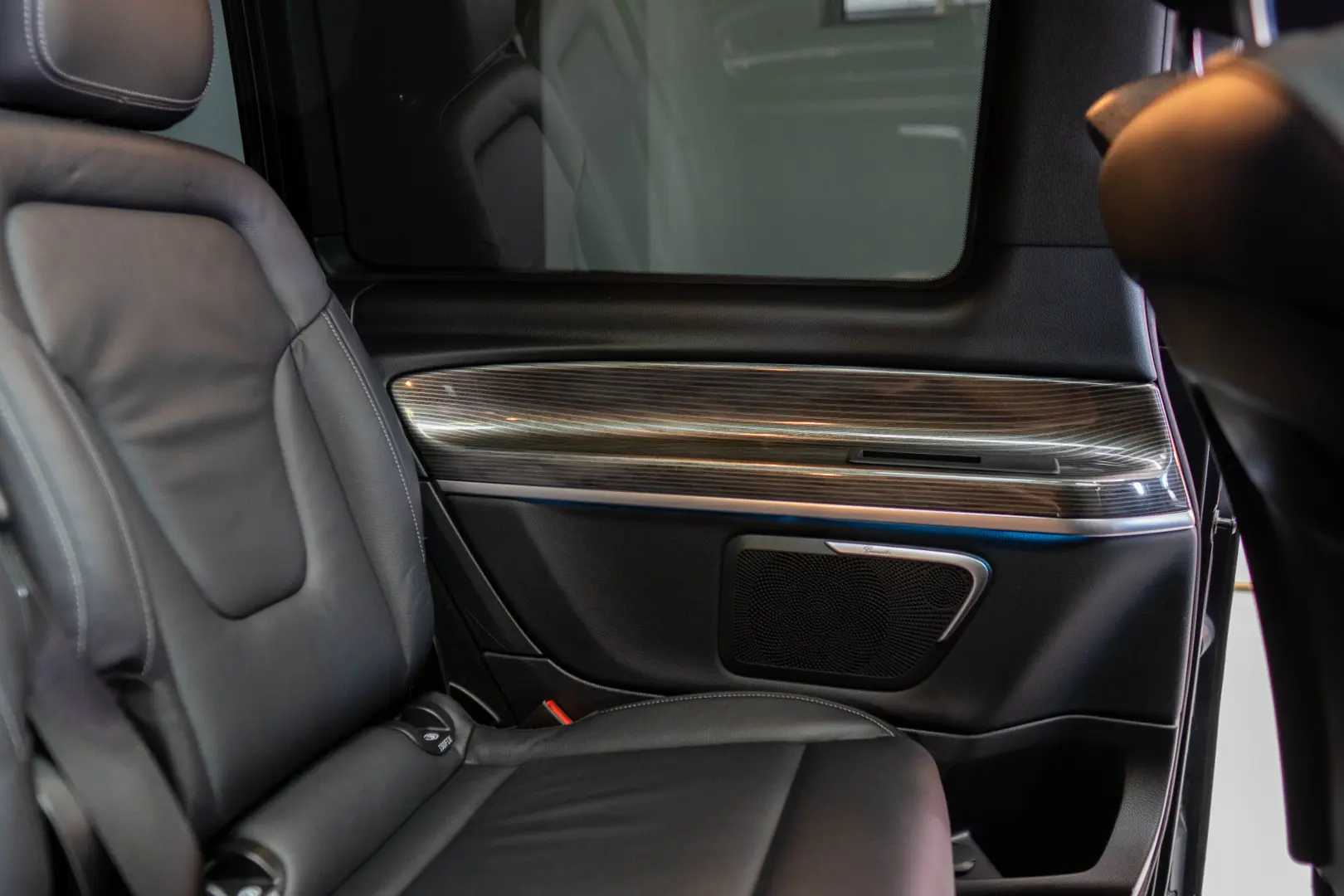 Mercedes-Benz V 300 d Combi Lung 237 CP AWD 9AT AVANTGARDE