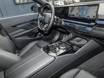 550e xDrive Limousine M Sport