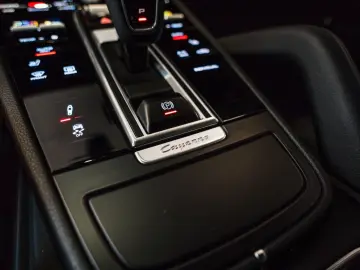 Cayenne E-Hybrid el.AHK 21 Spyder Carbon 360 HUD