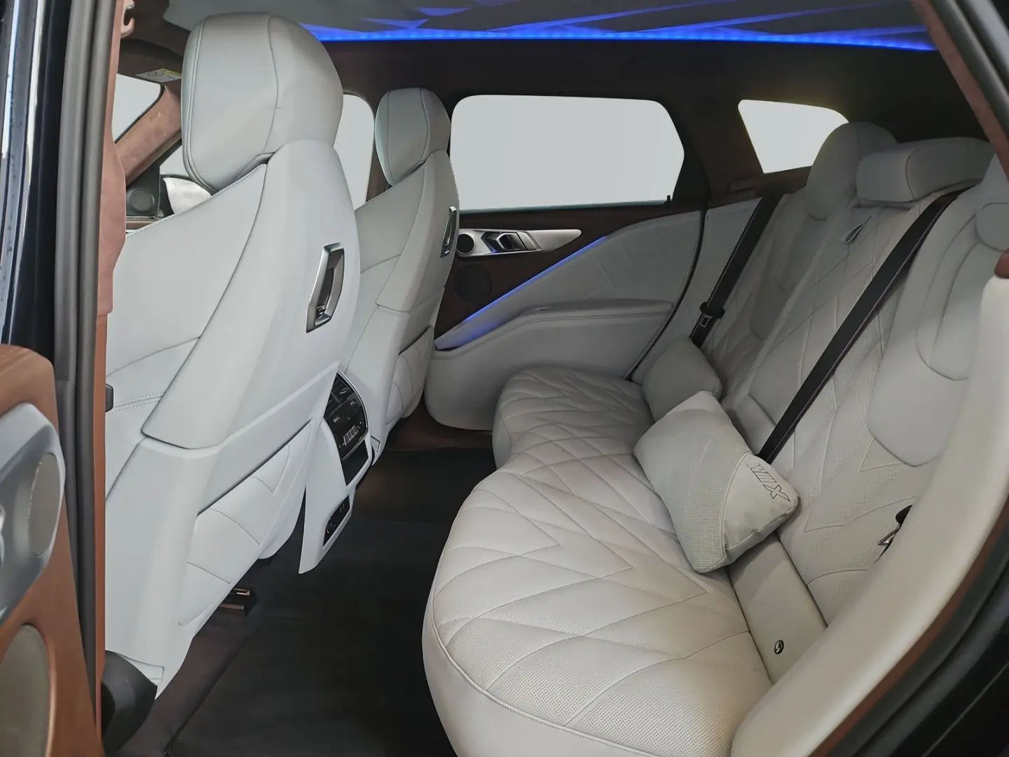 XM 50e  1.126€ netto H&K AHK Komfortzg SoftClose