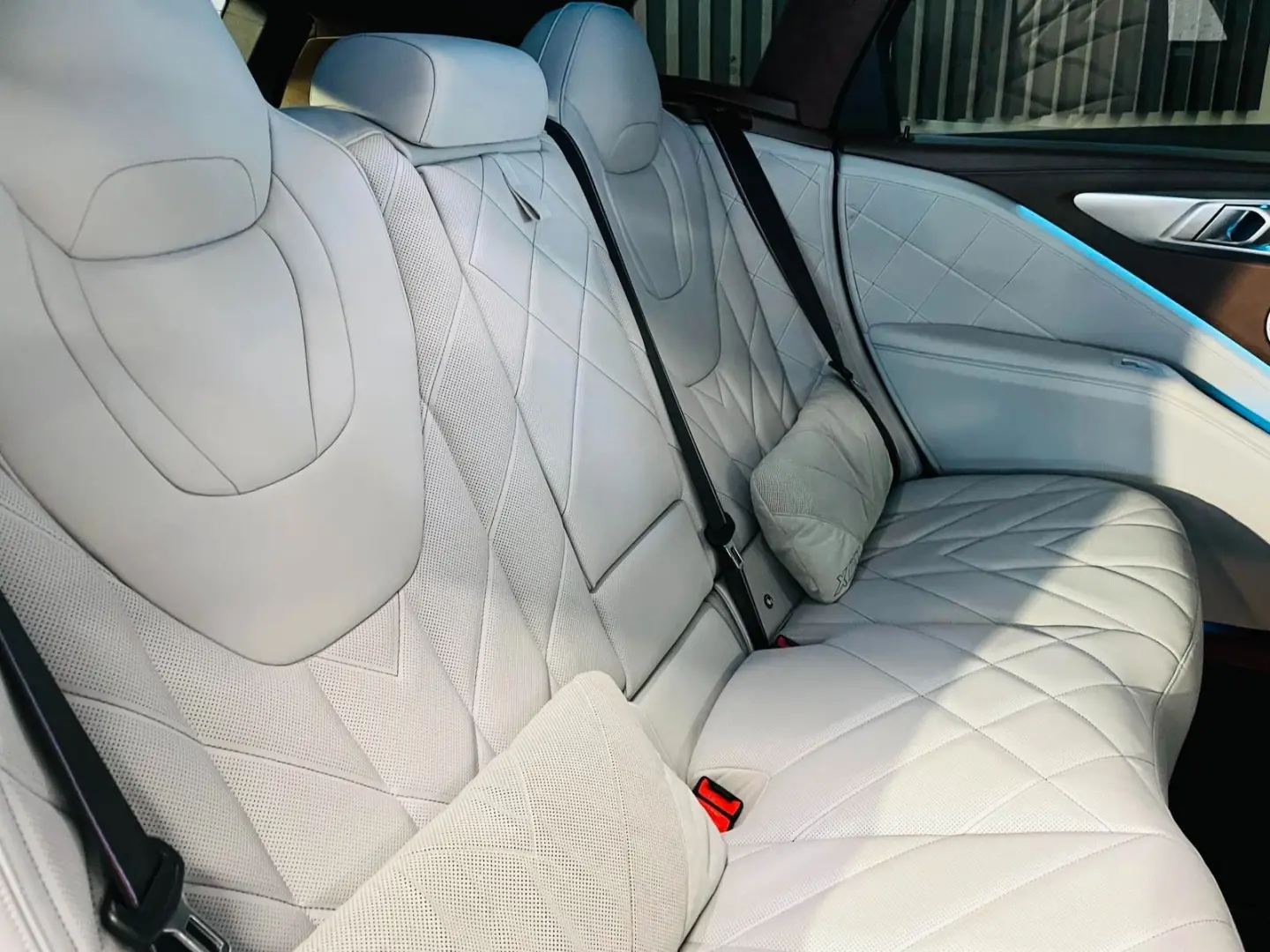 XM HUD KEYLESS BOW&WILK PANO 360 KAMERA MASSAGE