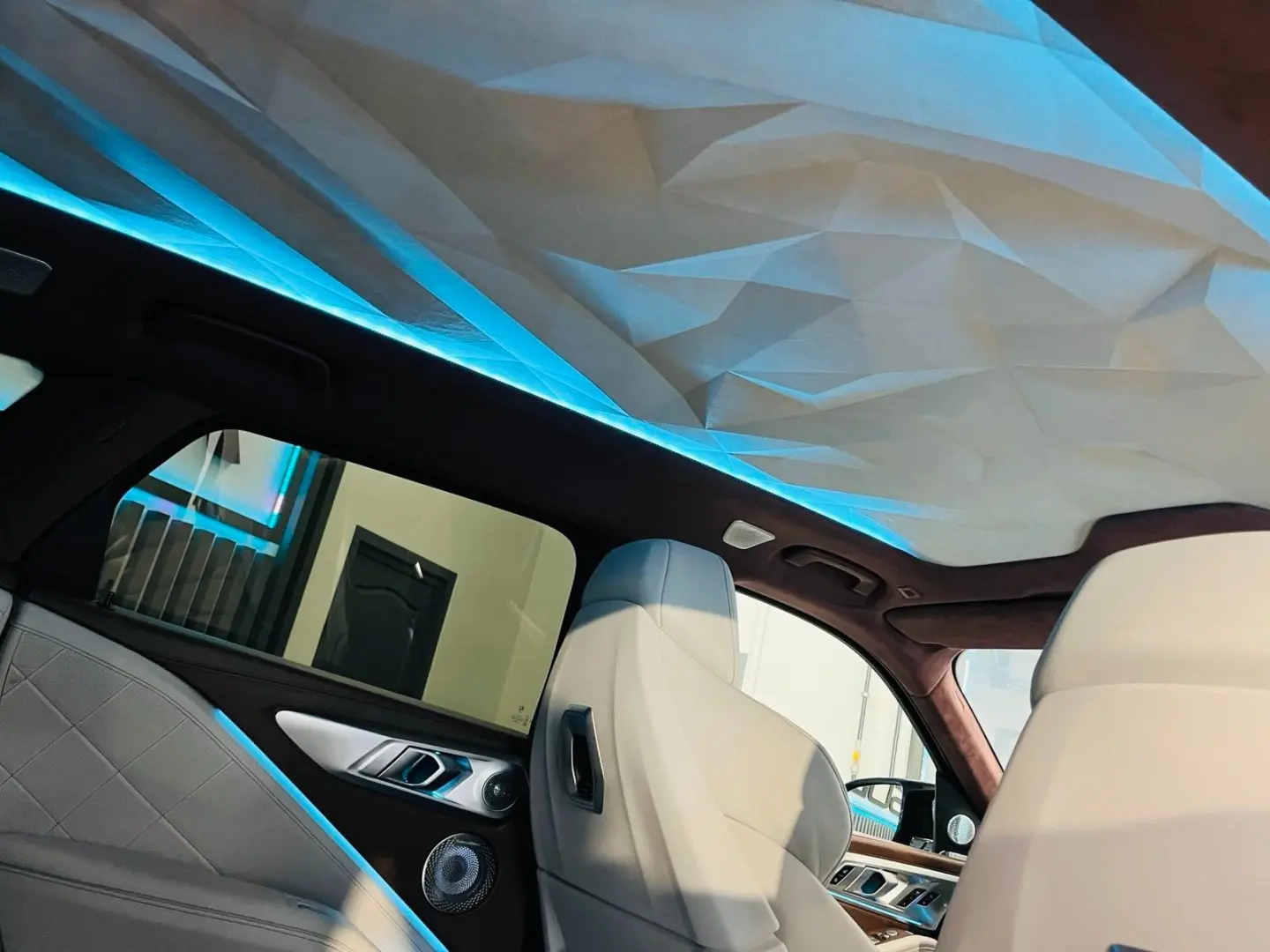 XM HUD KEYLESS BOW&WILK PANO 360 KAMERA MASSAGE