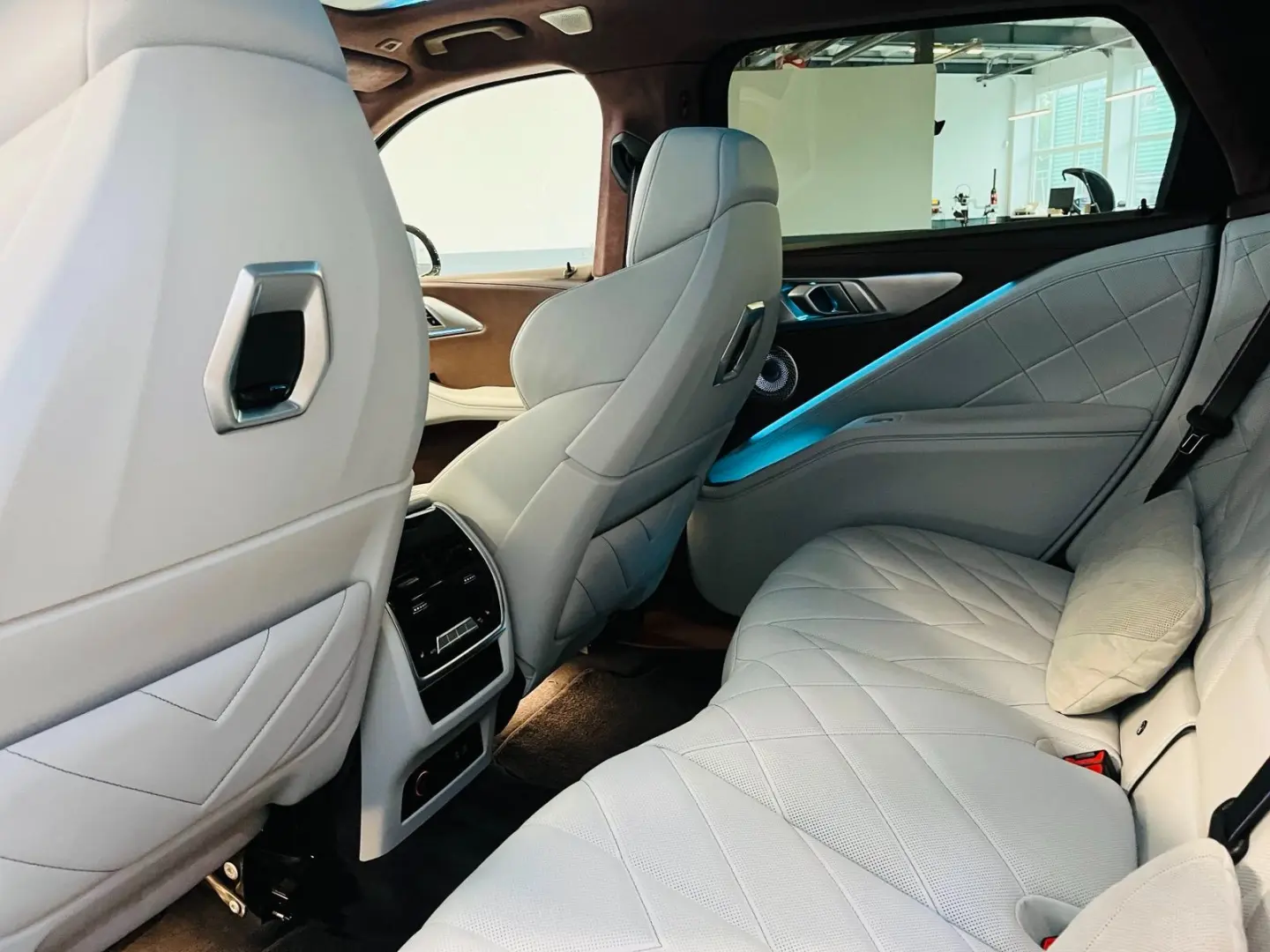 XM HUD KEYLESS BOW&WILK PANO 360 KAMERA MASSAGE