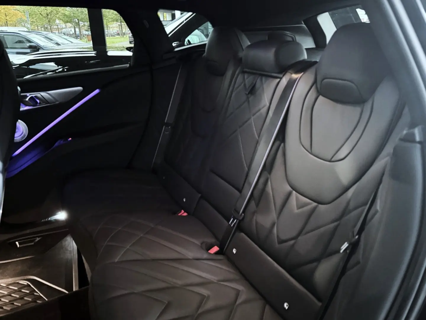 XM  M Drivers  AHK Soft-Close Bowers&Wilkins ACC