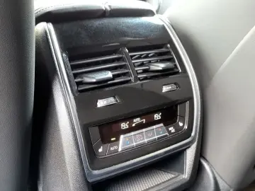 XM xDrive GARANTIE B&W MASSAGE HUD eAHK 23'' SOF