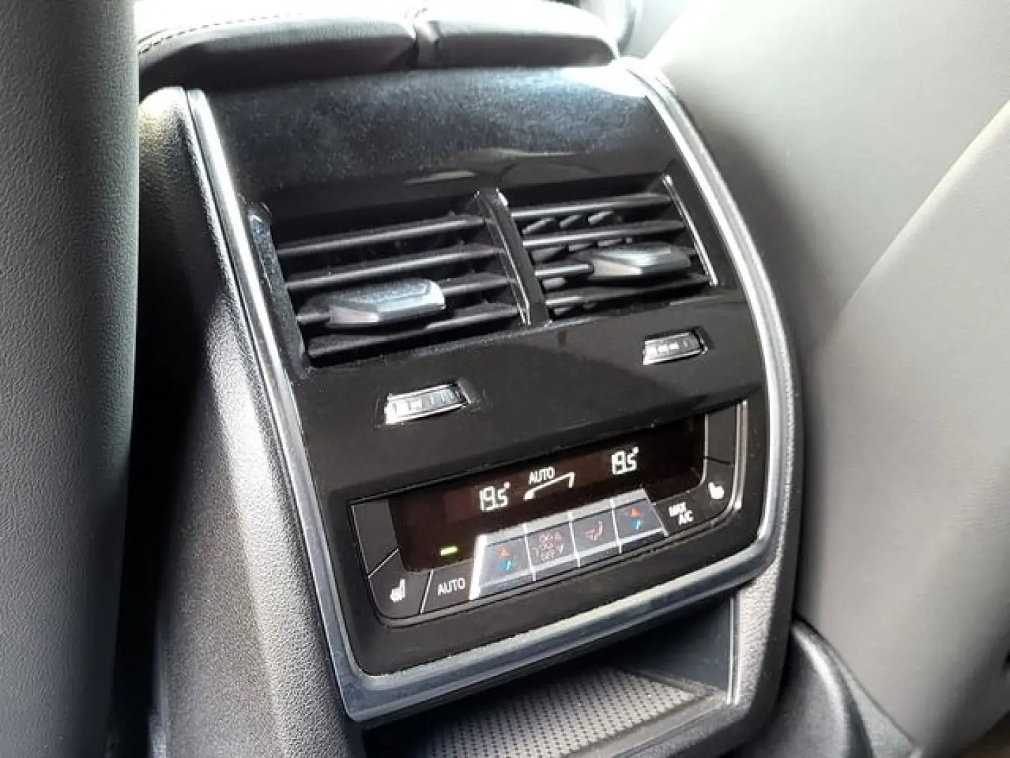 XM xDrive GARANTIE B&W MASSAGE HUD eAHK 23'' SOF