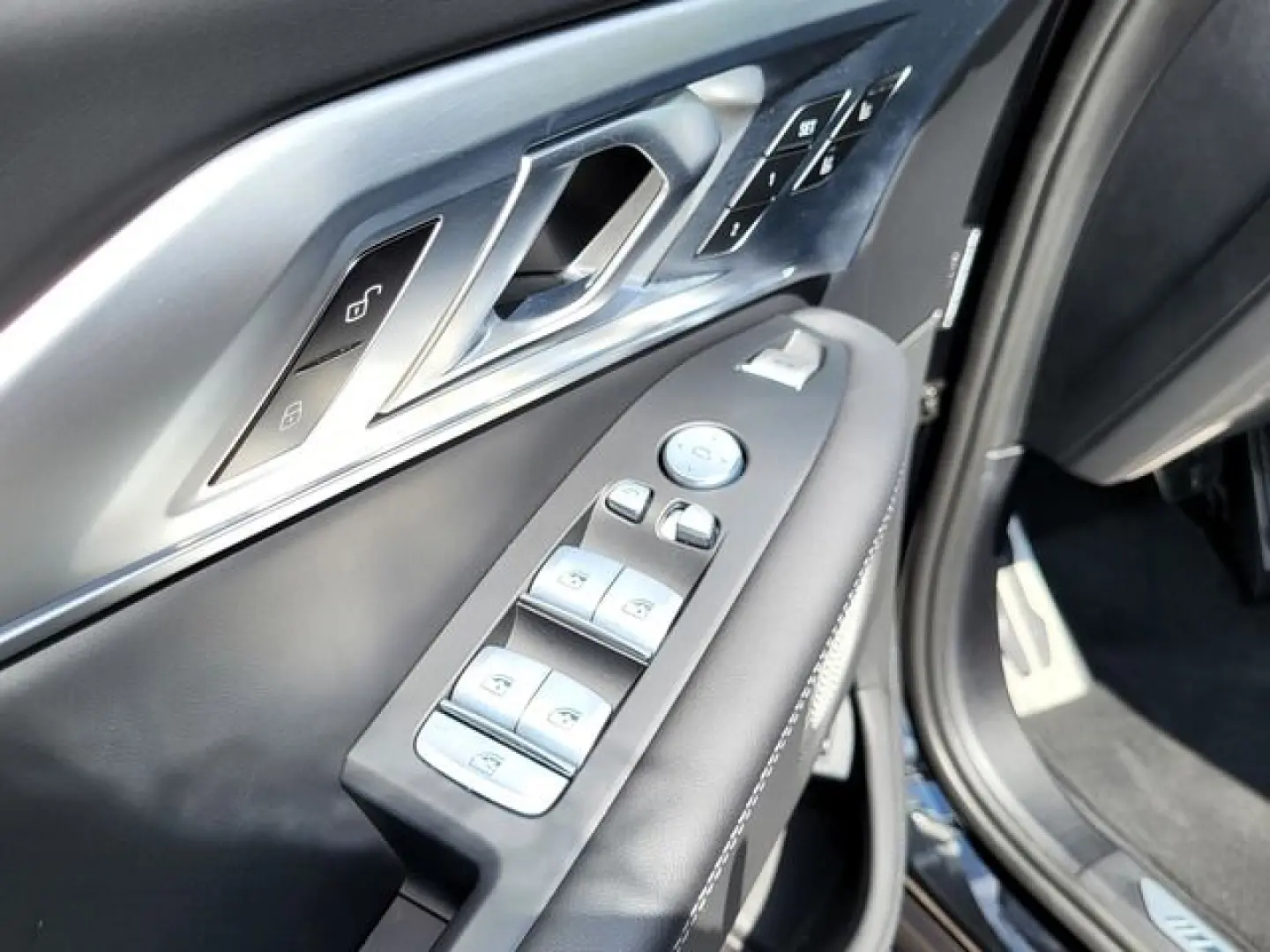 XM xDrive GARANTIE B&W MASSAGE HUD eAHK 23'' SOF