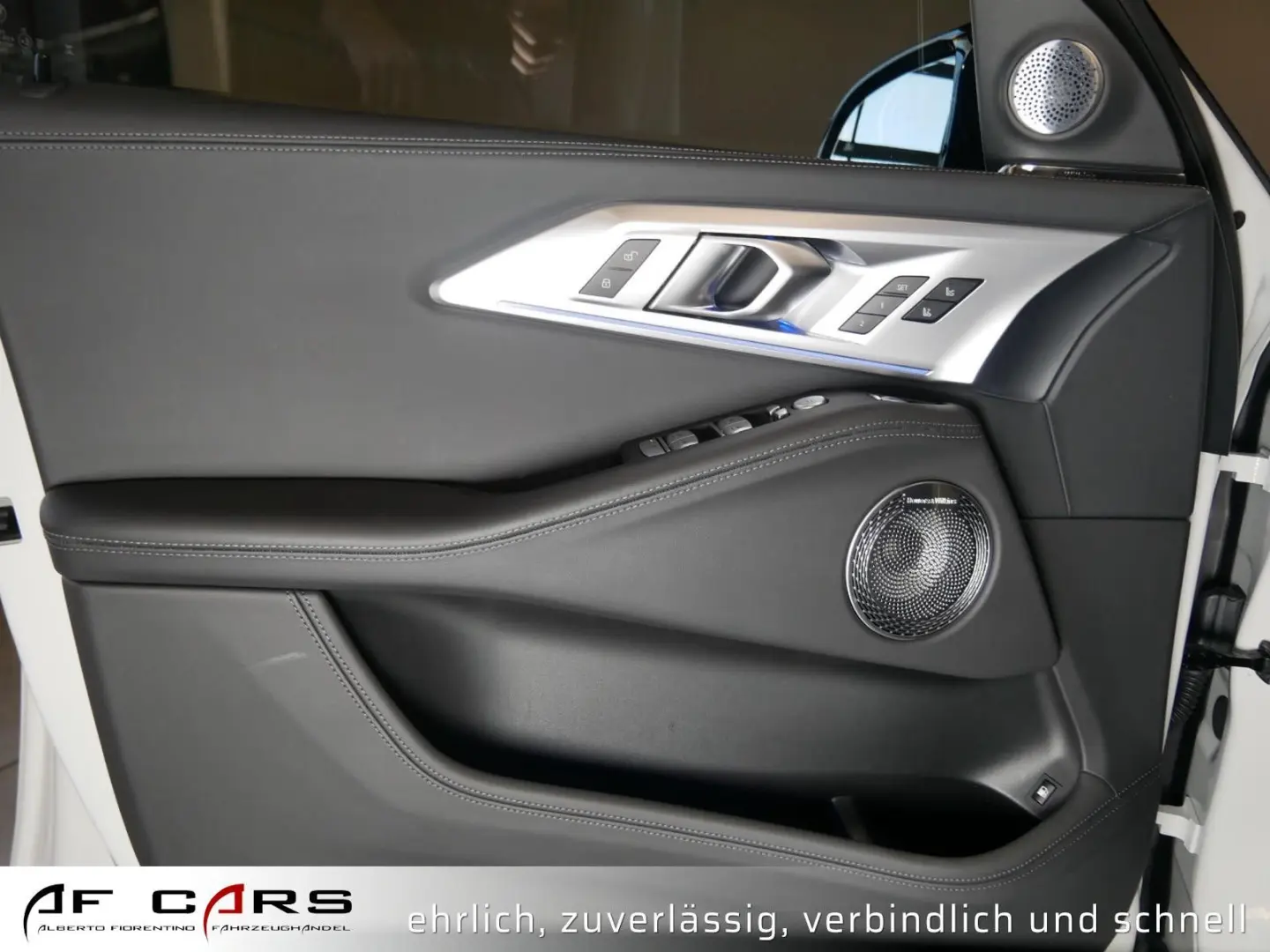 XM Shadow-Line DA Prof. B&W Soft-Close